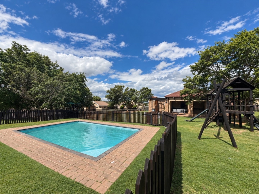 To Let 3 Bedroom Property for Rent in Hillside Free State